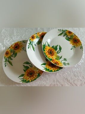 Royal Norfolk Sunflower Ceramic Salad Plates - Yellow & Green Set of 4